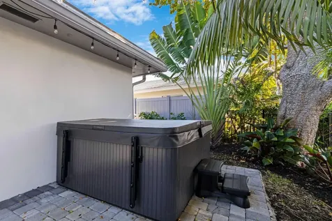5821 NE 14th Way Fort Lauderdale FL 33334