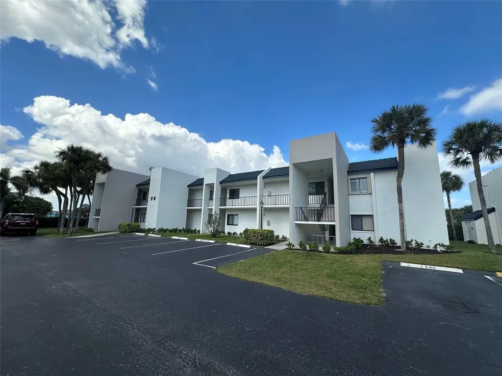 1605 Us Highway 1 V-4 Jupiter FL 33477