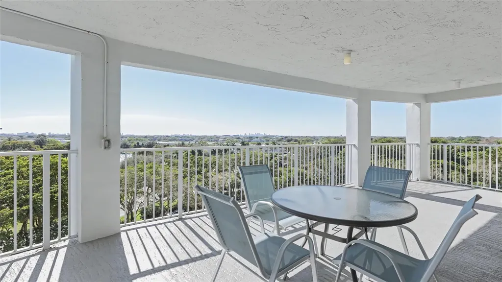 625 Oaks Drive Pompano Beach FL 33069