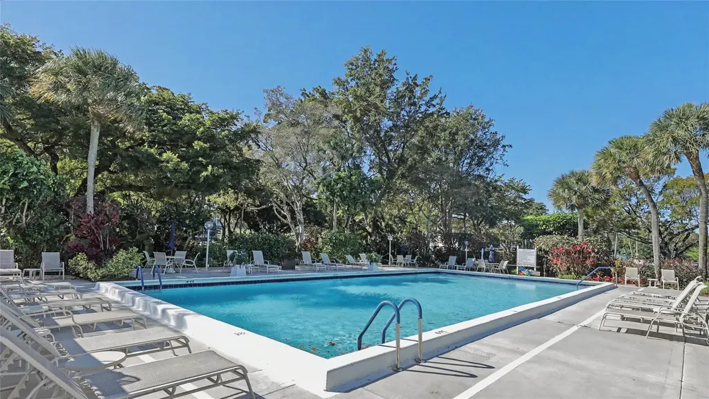 625 Oaks Drive Pompano Beach FL 33069