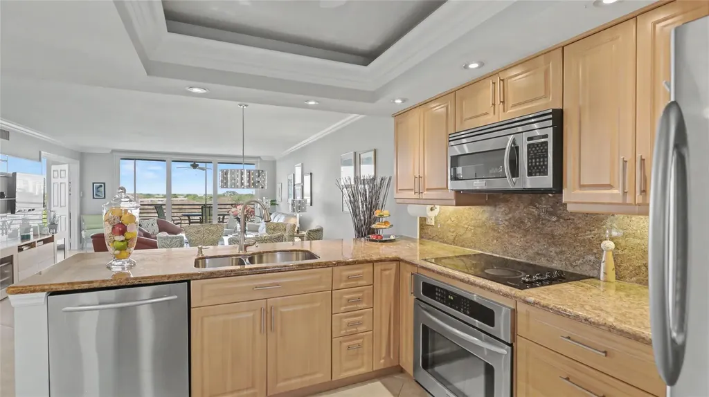 625 Oaks Drive Pompano Beach FL 33069