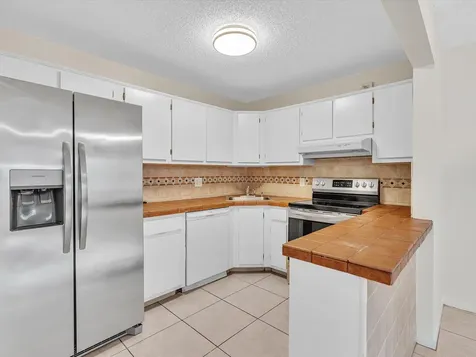305 Knotty Pine Circle Greenacres FL 33463