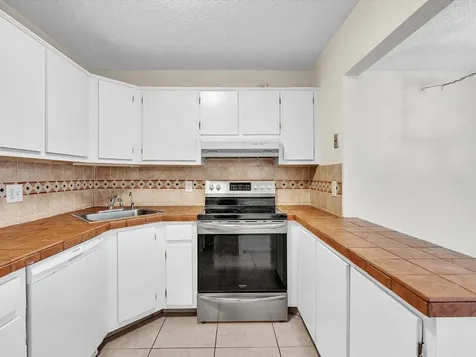 305 Knotty Pine Circle Greenacres FL 33463