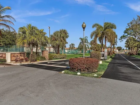 305 Knotty Pine Circle Greenacres FL 33463