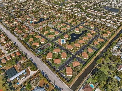 305 Knotty Pine Circle Greenacres FL 33463