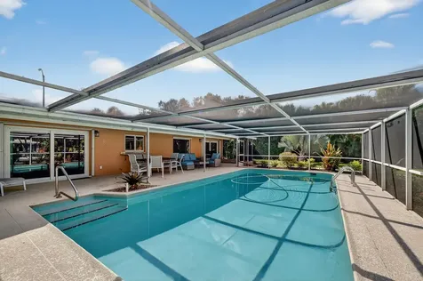 547 E Causeway Boulevard Vero Beach FL 32963