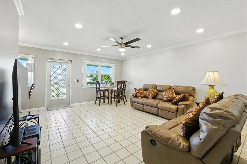 61 Somerset C West Palm Beach FL 33417