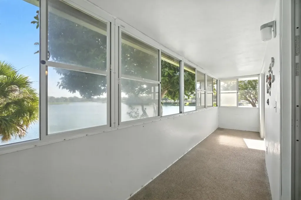 61 Somerset C West Palm Beach FL 33417