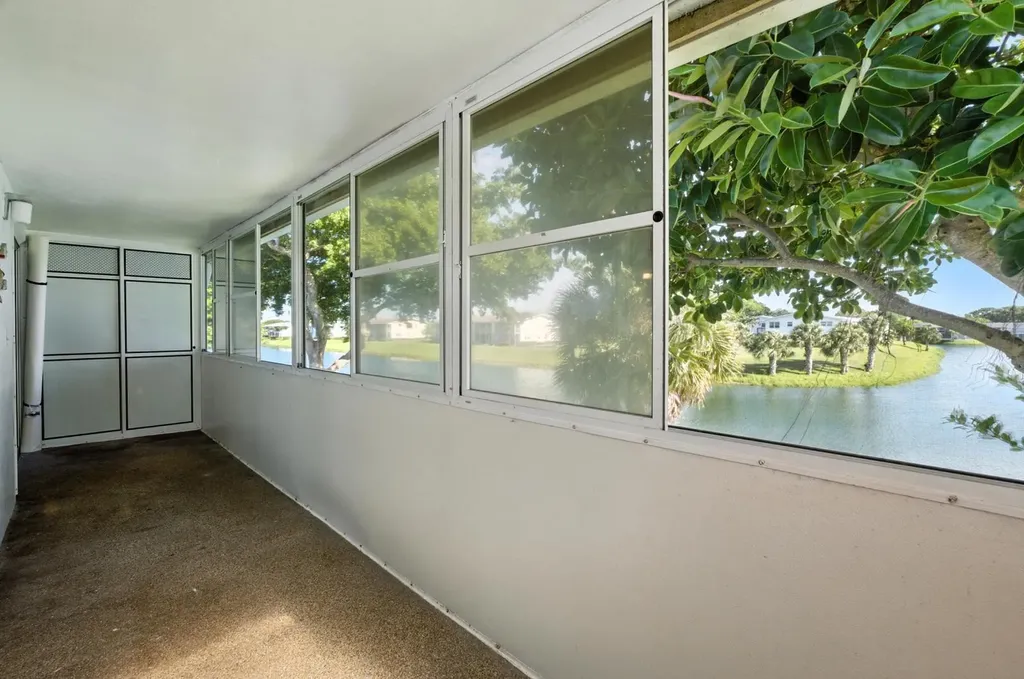61 Somerset C West Palm Beach FL 33417