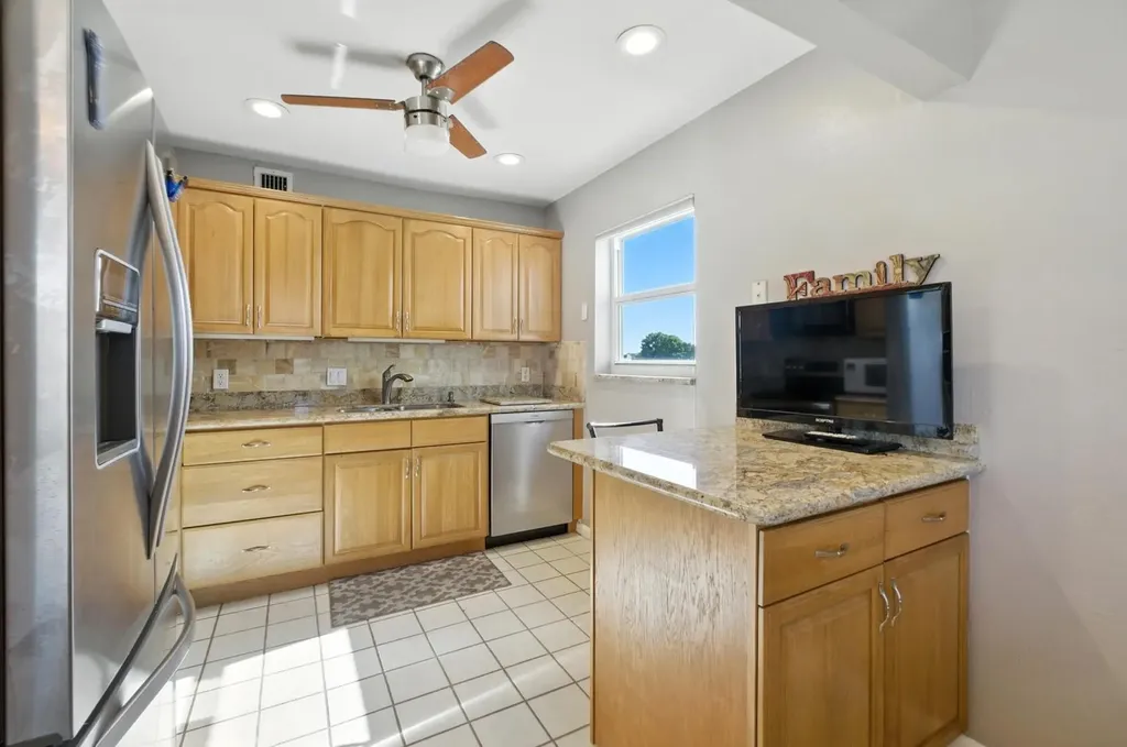 61 Somerset C West Palm Beach FL 33417