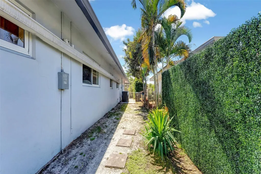 2821 NE 59th Street Fort Lauderdale FL 33308