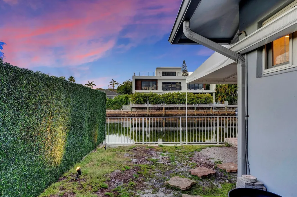 2821 NE 59th Street Fort Lauderdale FL 33308