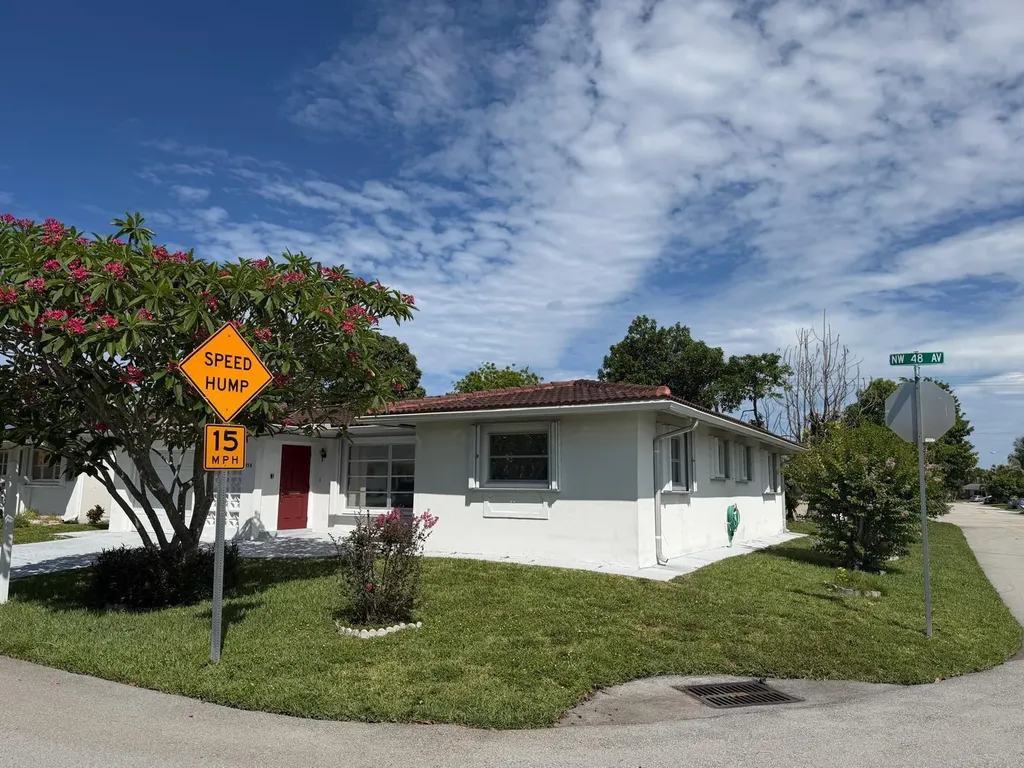 4958 NW 48th Avenue Tamarac FL 33319