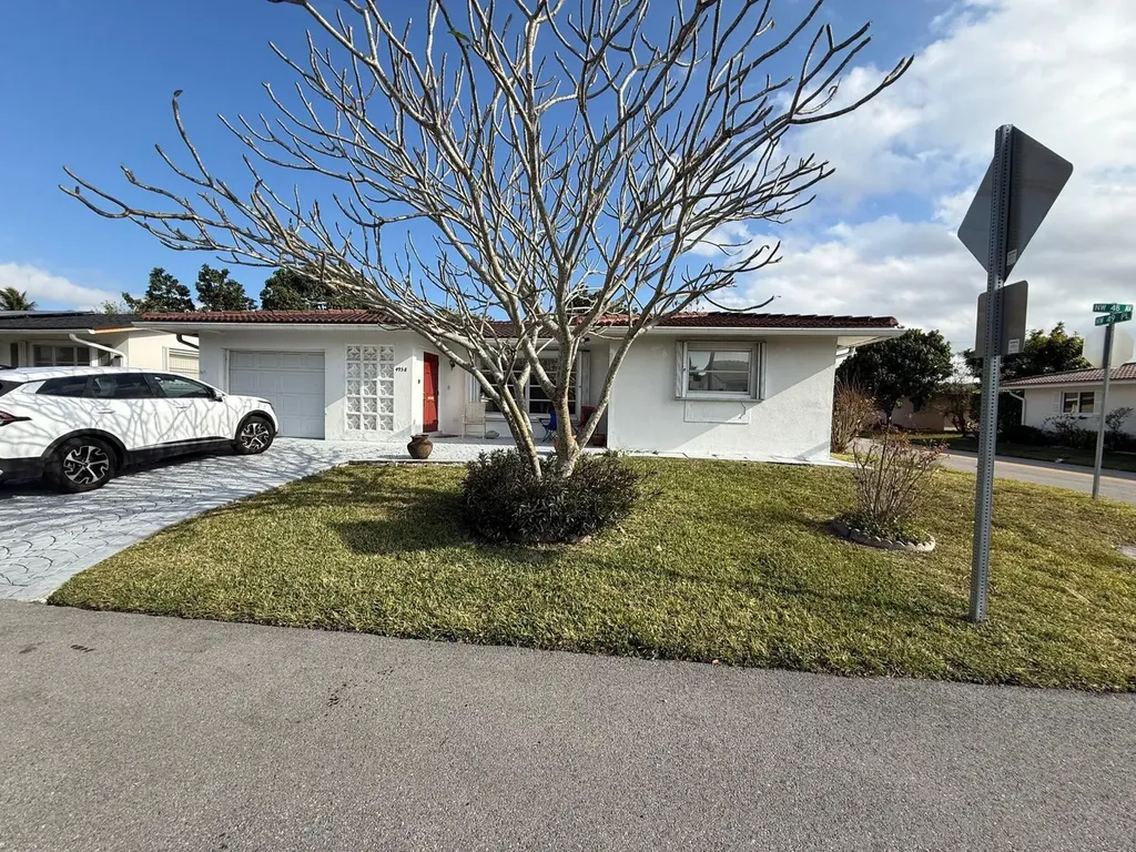 4958 NW 48th Avenue Tamarac FL 33319