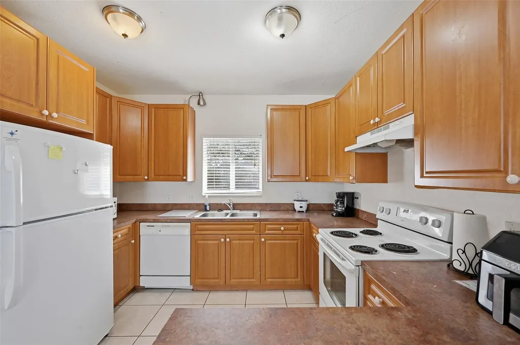 911 NE 12th Avenue Pompano Beach FL 33060