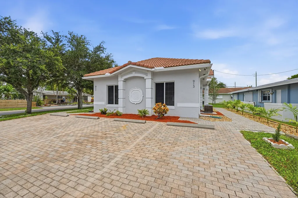 911 NE 12th Avenue Pompano Beach FL 33060
