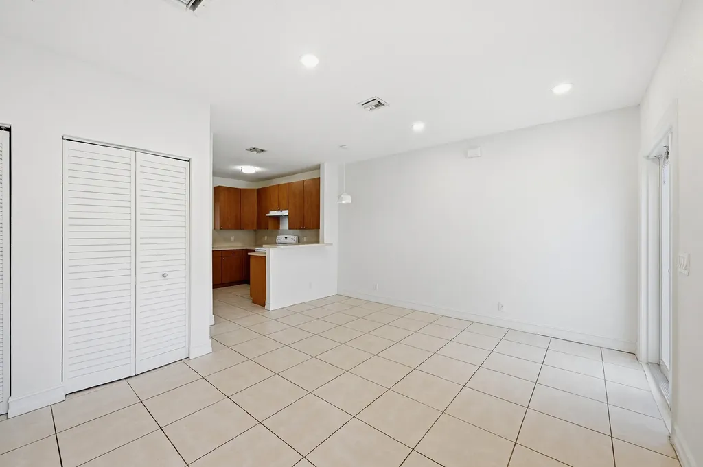 911 NE 12th Avenue Pompano Beach FL 33060
