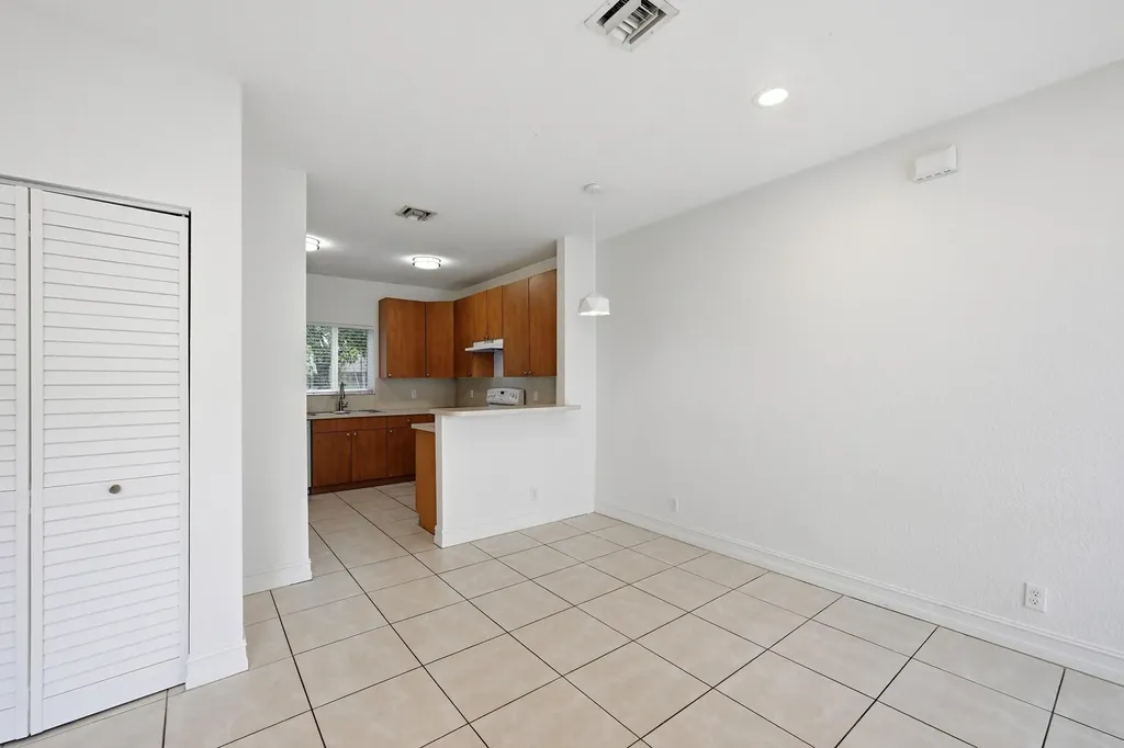 911 NE 12th Avenue Pompano Beach FL 33060