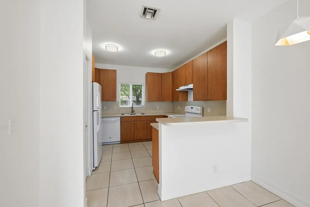 911 NE 12th Avenue Pompano Beach FL 33060