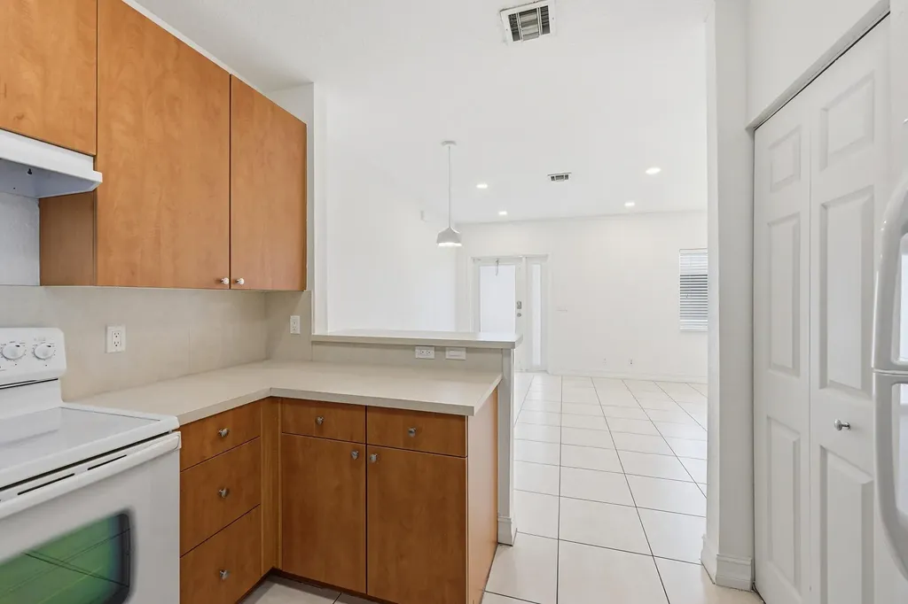 911 NE 12th Avenue Pompano Beach FL 33060