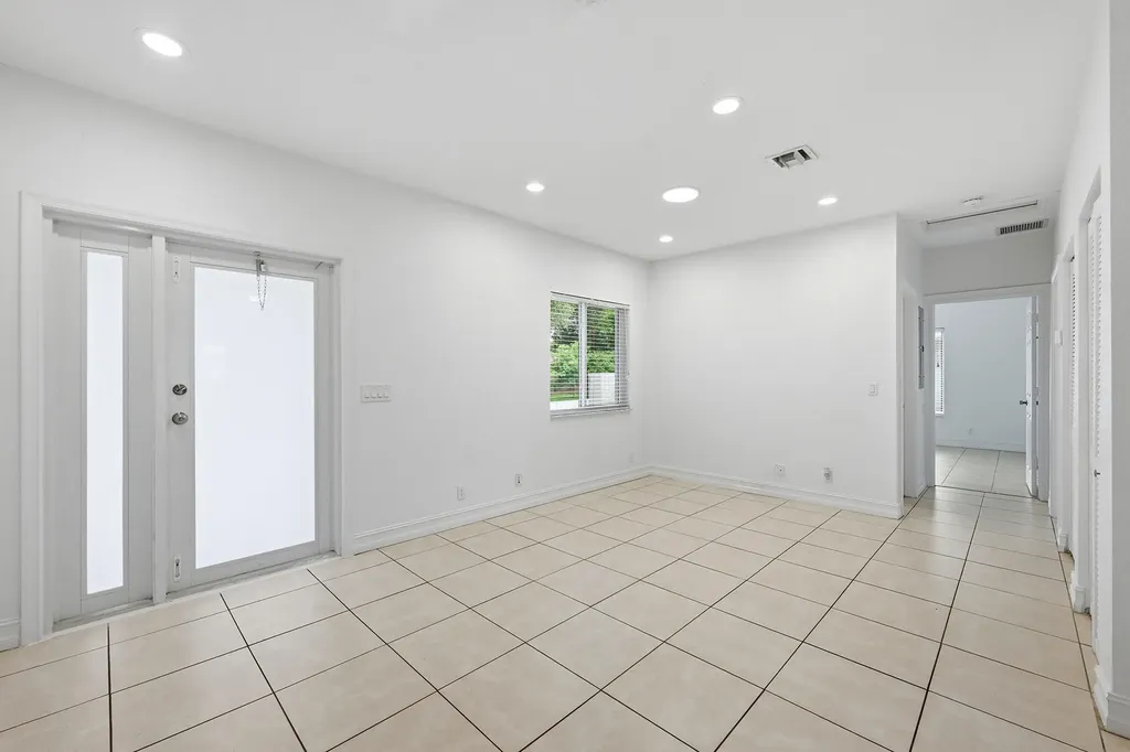 911 NE 12th Avenue Pompano Beach FL 33060