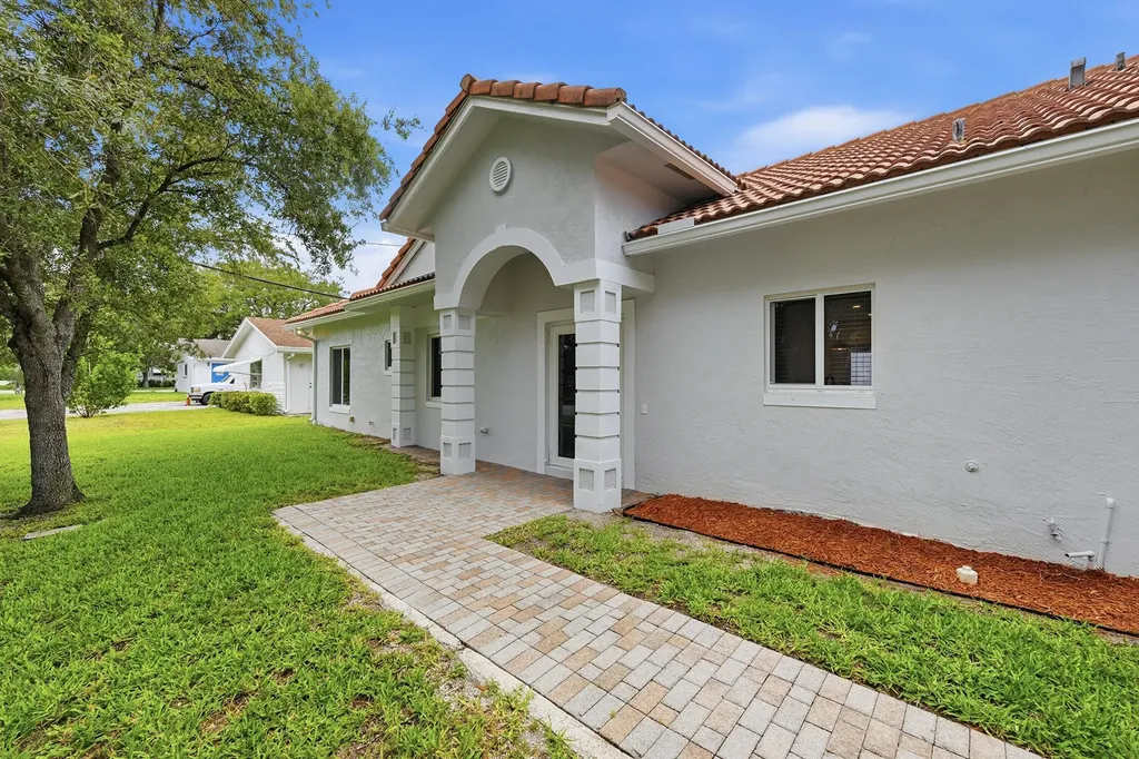 911 NE 12th Avenue Pompano Beach FL 33060