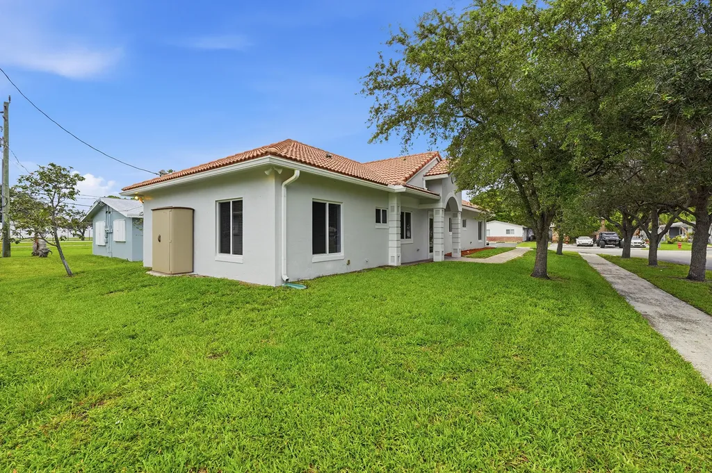911 NE 12th Avenue Pompano Beach FL 33060