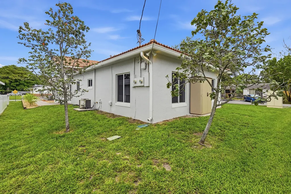 911 NE 12th Avenue Pompano Beach FL 33060
