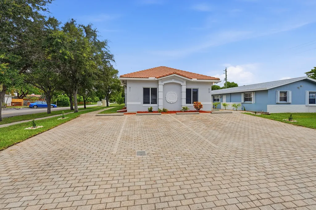 911 NE 12th Avenue Pompano Beach FL 33060