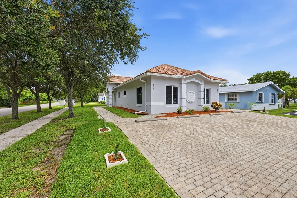 911 NE 12th Avenue Pompano Beach FL 33060