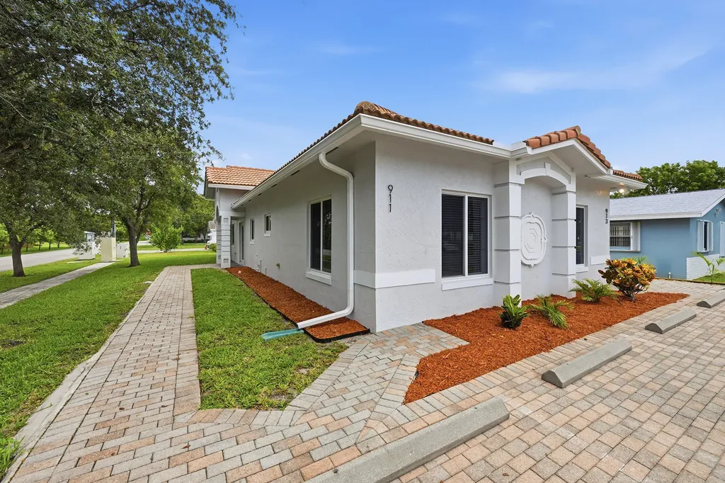 911 NE 12th Avenue Pompano Beach FL 33060