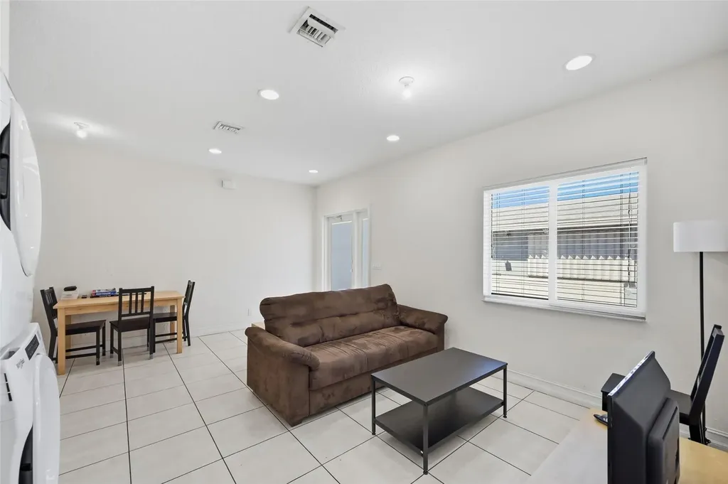 911 NE 12th Avenue Pompano Beach FL 33060