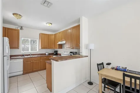 911 NE 12th Avenue Pompano Beach FL 33060