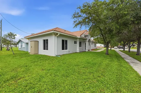 911 NE 12th Avenue Pompano Beach FL 33060