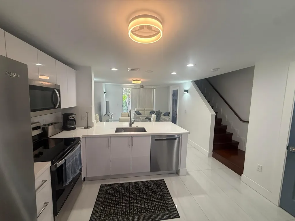 972 Jeffery Street Boca Raton FL 33487