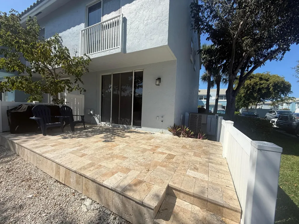 972 Jeffery Street Boca Raton FL 33487