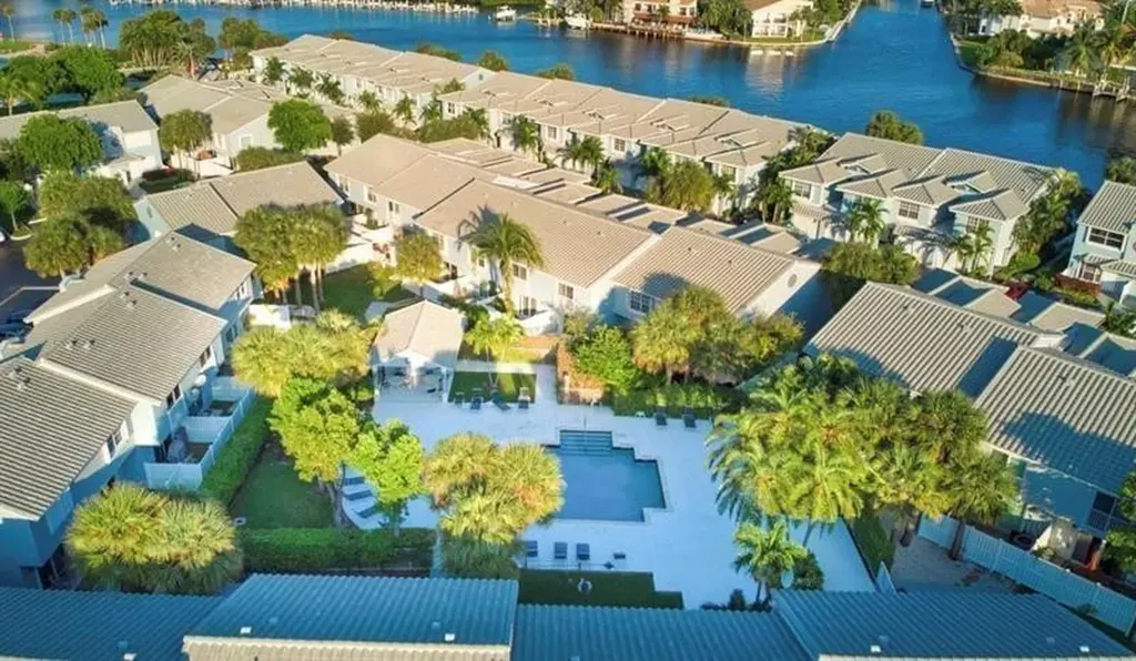 972 Jeffery Street Boca Raton FL 33487