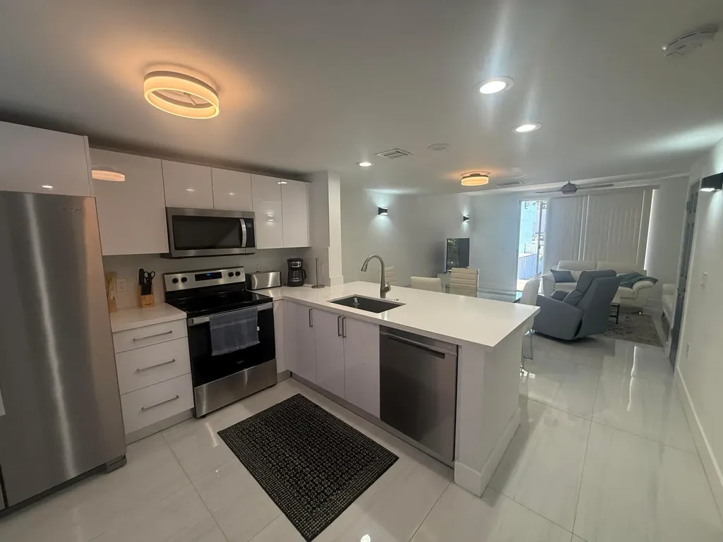 972 Jeffery Street Boca Raton FL 33487