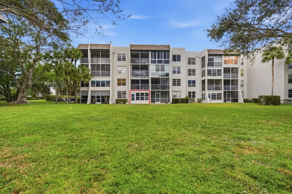 9410 Poinciana Place Davie FL 33324