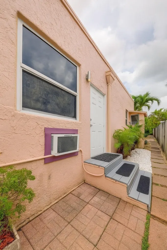 1933 Taylor Street Hollywood FL 33020