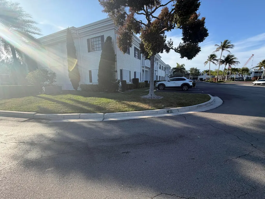 140 Cypress Club Drive Pompano Beach FL 33060