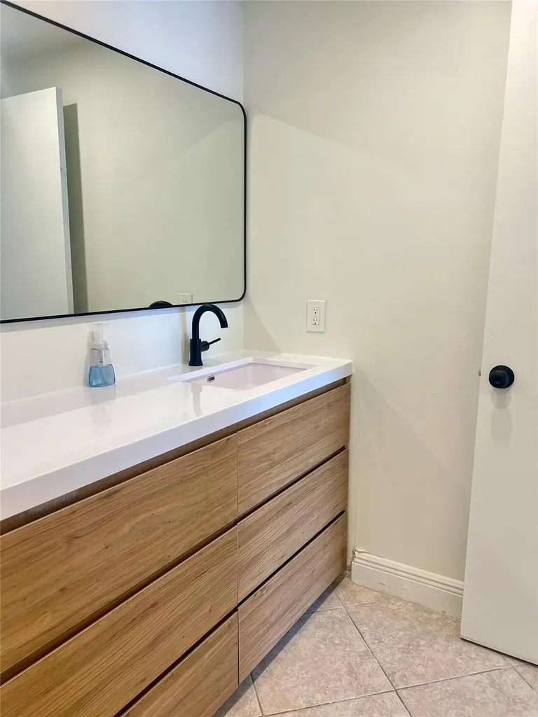 4000 N Hills Drive Hollywood FL 33021