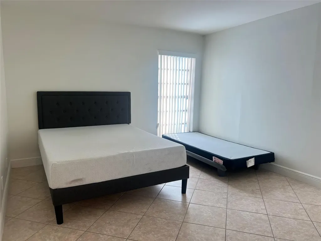 4000 N Hills Drive Hollywood FL 33021