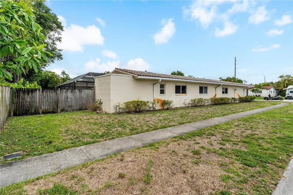 4000 N 41st Court Hollywood FL 33021