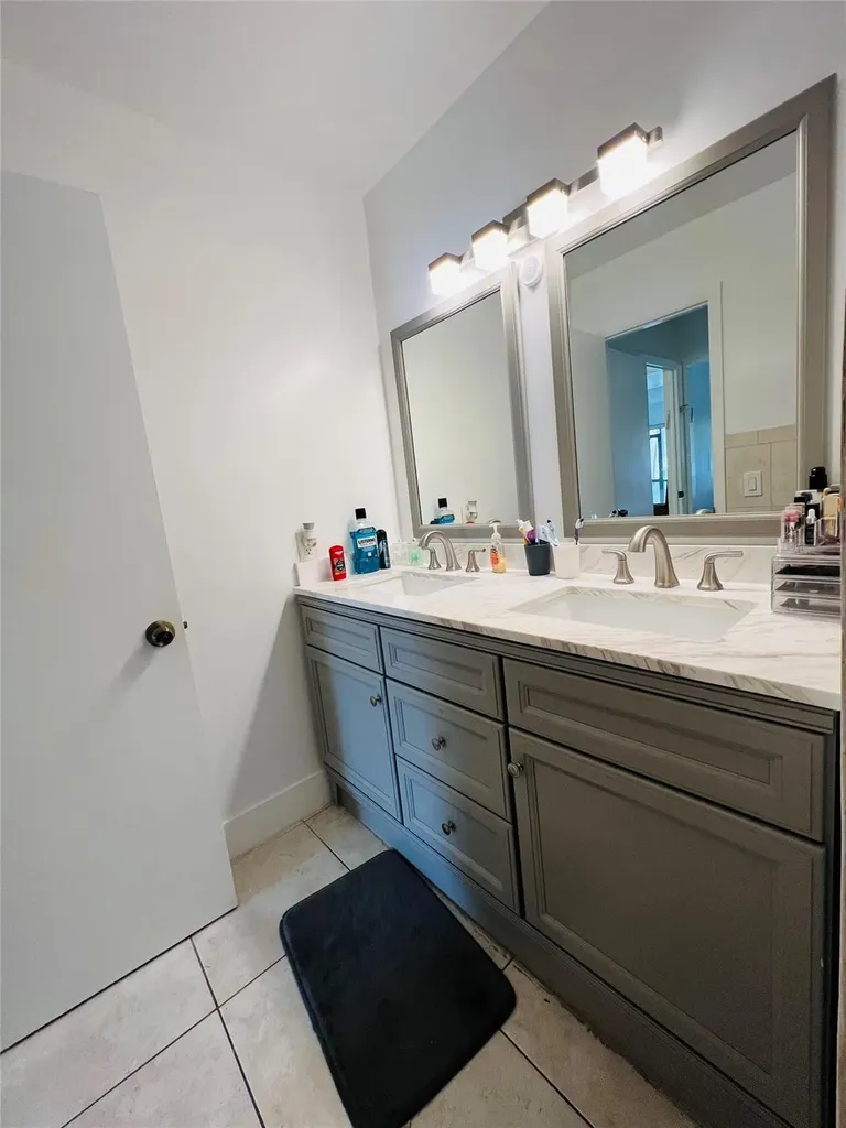 4040 N Hills Drive Hollywood FL 33021