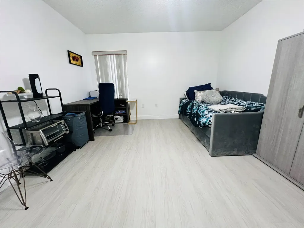 4040 N Hills Drive Hollywood FL 33021