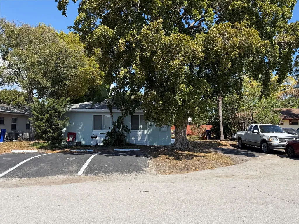 131 SW 14th Court Pompano Beach FL 33060