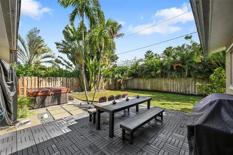 818 NE 18th Street Fort Lauderdale FL 33305