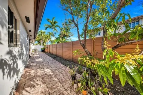 1170 SW 85th Court Miami FL 33144