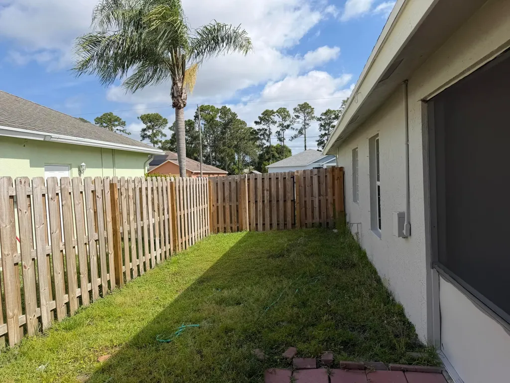 1874 SW Capehart Avenue Port St Lucie FL 34953
